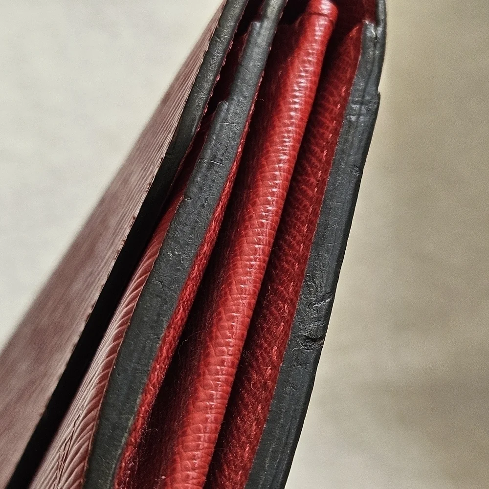 Authentic Louis Vuitton Red Sarah Epi Leather Women's Clutch